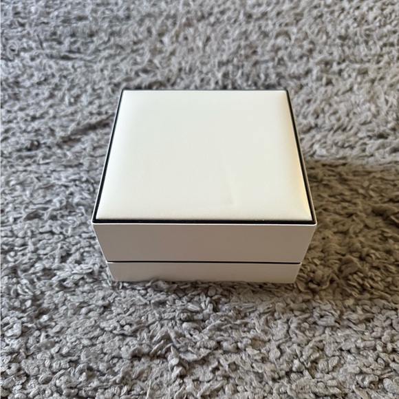 Chanel - Empty Watch Box - Picture 2 of 4